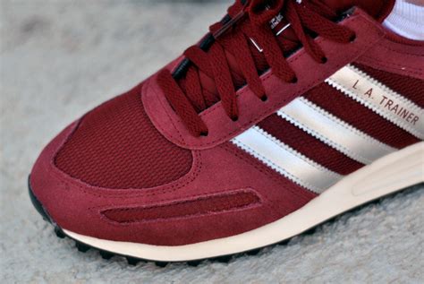 bordeaux rode adidas sneakers